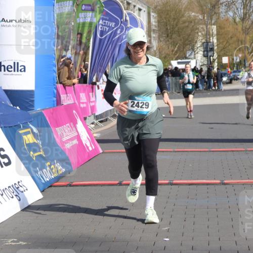12.04.2026 - 45. Internationalen Wilhelmsburger Insellauf Strokosch-Dieckow http://msf.ph/oto/9472438 12.04.2026 11:29:16 Ziel 2429 meine-sportfotos.de