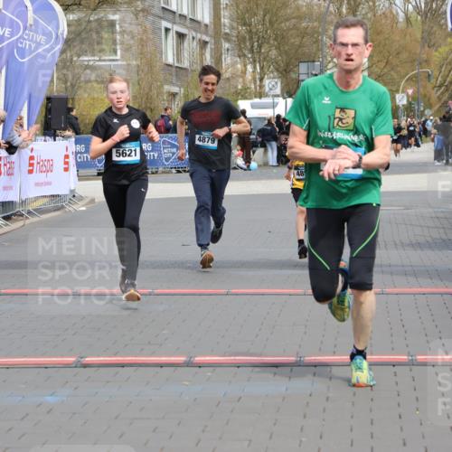 12.04.2026 - 45. Internationalen Wilhelmsburger Insellauf Strokosch-Dieckow http://msf.ph/oto/9472441 12.04.2026 12:53:25 Ziel 5763, 2896, 5621, 4879, 4891, 5127 meine-sportfotos.de