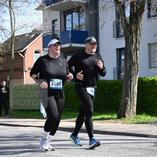 12.04.2026 - 45. Internationalen Wilhelmsburger Insellauf J. Mangold http://msf.ph/oto/9472470 12.04.2026 11:30:01 Ziel 3839, 2697, 2698, 2476, 2498, 2498, 4737 meine-sportfotos.de
