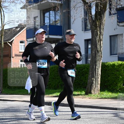 12.04.2026 - 45. Internationalen Wilhelmsburger Insellauf J. Mangold http://msf.ph/oto/9472474 12.04.2026 11:30:01 Ziel 3839, 2697, 2698, 2476, 2498, 2498, 4737 meine-sportfotos.de