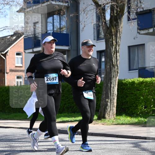 12.04.2026 - 45. Internationalen Wilhelmsburger Insellauf J. Mangold http://msf.ph/oto/9472478 12.04.2026 11:30:01 Ziel 3839, 2697, 2698, 2476, 2498, 2498, 4737 meine-sportfotos.de