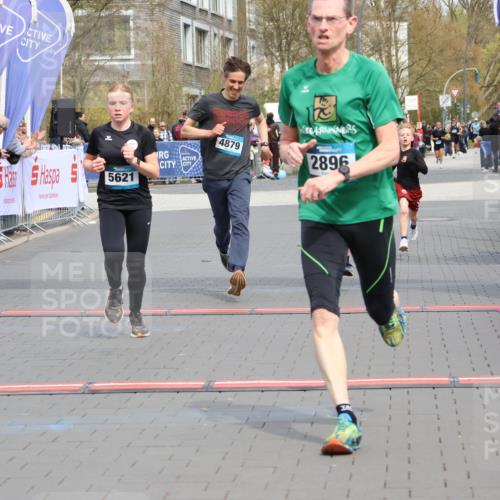 12.04.2026 - 45. Internationalen Wilhelmsburger Insellauf Strokosch-Dieckow http://msf.ph/oto/9472492 12.04.2026 12:53:25 Ziel 5763, 2896, 5621, 4879, 4891, 5127 meine-sportfotos.de