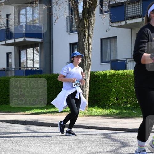 12.04.2026 - 45. Internationalen Wilhelmsburger Insellauf J. Mangold http://msf.ph/oto/9472505 12.04.2026 11:30:02 Ziel 3839, 2697, 2698, 2476, 2498, 4737 meine-sportfotos.de