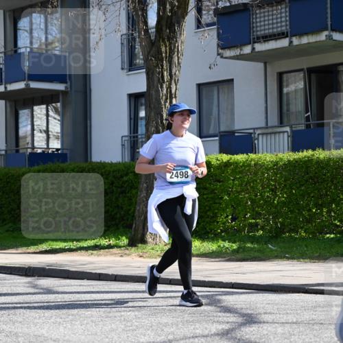 12.04.2026 - 45. Internationalen Wilhelmsburger Insellauf J. Mangold http://msf.ph/oto/9472512 12.04.2026 11:30:02 Ziel 3839, 2697, 2698, 2476, 2498, 4737 meine-sportfotos.de