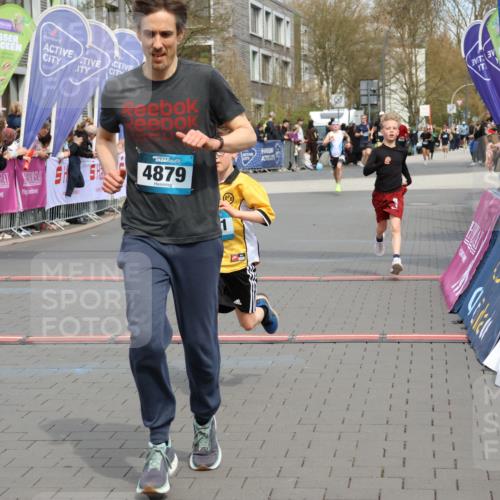 12.04.2026 - 45. Internationalen Wilhelmsburger Insellauf Strokosch-Dieckow http://msf.ph/oto/9472515 12.04.2026 12:53:28 Ziel 2896, 5621, 4879, 4891, 5127, 2218 meine-sportfotos.de