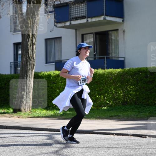 12.04.2026 - 45. Internationalen Wilhelmsburger Insellauf J. Mangold http://msf.ph/oto/9472526 12.04.2026 11:30:03 Ziel 3839, 2697, 2698, 2476, 2498, 4737 meine-sportfotos.de