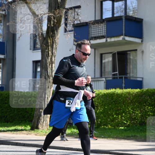 12.04.2026 - 45. Internationalen Wilhelmsburger Insellauf J. Mangold http://msf.ph/oto/9472533 12.04.2026 11:30:10 Ziel 3839, 2697, 2698, 2476, 2498, 4737, 2480 meine-sportfotos.de