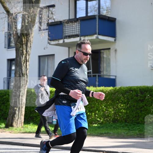 12.04.2026 - 45. Internationalen Wilhelmsburger Insellauf J. Mangold http://msf.ph/oto/9472537 12.04.2026 11:30:10 Ziel 3839, 2697, 2698, 2476, 2498, 4737, 2480 meine-sportfotos.de