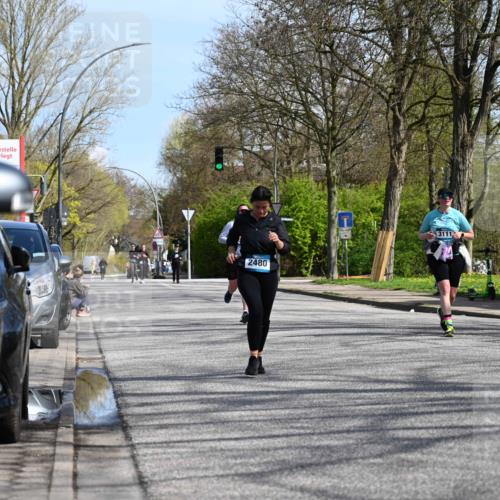 12.04.2026 - 45. Internationalen Wilhelmsburger Insellauf J. Mangold http://msf.ph/oto/9472561 12.04.2026 11:30:36 Ziel 4737, 2480, 3111, 2524, 2475 meine-sportfotos.de