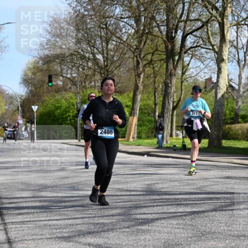12.04.2026 - 45. Internationalen Wilhelmsburger Insellauf J. Mangold http://msf.ph/oto/9472564 12.04.2026 11:30:37 Ziel 4737, 2480, 3111, 2524, 2475, 2279 meine-sportfotos.de