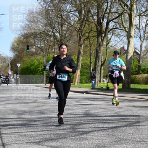 12.04.2026 - 45. Internationalen Wilhelmsburger Insellauf J. Mangold http://msf.ph/oto/9472568 12.04.2026 11:30:37 Ziel 4737, 2480, 3111, 2524, 2475, 2279 meine-sportfotos.de