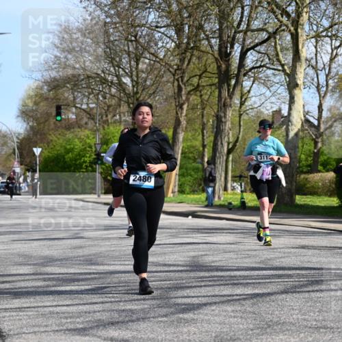 12.04.2026 - 45. Internationalen Wilhelmsburger Insellauf J. Mangold http://msf.ph/oto/9472570 12.04.2026 11:30:37 Ziel 4737, 2480, 3111, 2524, 2475, 2279 meine-sportfotos.de