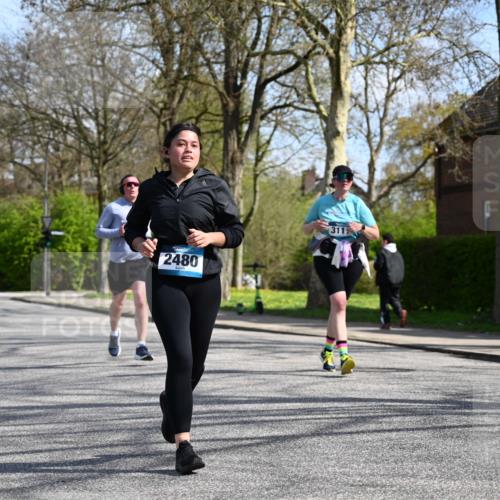 12.04.2026 - 45. Internationalen Wilhelmsburger Insellauf J. Mangold http://msf.ph/oto/9472592 12.04.2026 11:30:38 Ziel 4737, 2480, 3111, 2524, 2475, 2279 meine-sportfotos.de