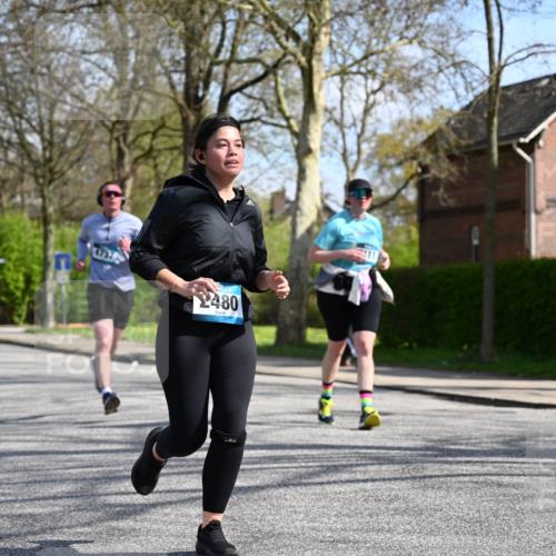 12.04.2026 - 45. Internationalen Wilhelmsburger Insellauf J. Mangold http://msf.ph/oto/9472604 12.04.2026 11:30:38 Ziel 4737, 2480, 3111, 2524, 2475, 2279 meine-sportfotos.de