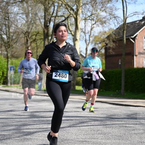 12.04.2026 - 45. Internationalen Wilhelmsburger Insellauf J. Mangold http://msf.ph/oto/9472608 12.04.2026 11:30:38 Ziel 4737, 2480, 3111, 2524, 2475, 2279 meine-sportfotos.de