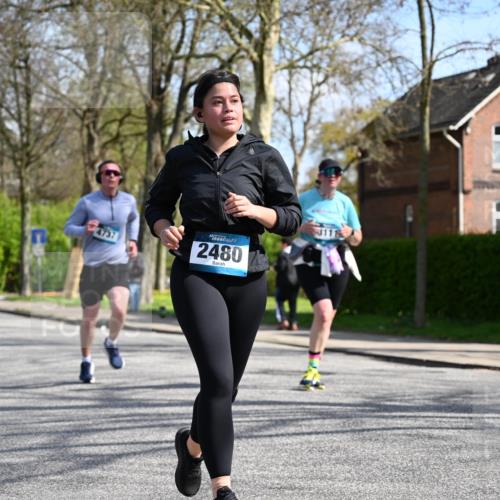 12.04.2026 - 45. Internationalen Wilhelmsburger Insellauf J. Mangold http://msf.ph/oto/9472609 12.04.2026 11:30:38 Ziel 4737, 2480, 3111, 2524, 2475, 2279 meine-sportfotos.de