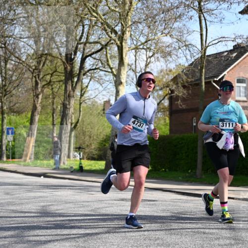 12.04.2026 - 45. Internationalen Wilhelmsburger Insellauf J. Mangold http://msf.ph/oto/9472619 12.04.2026 11:30:39 Ziel 4737, 2480, 3111, 2524, 2475, 2279 meine-sportfotos.de