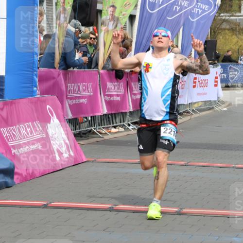 12.04.2026 - 45. Internationalen Wilhelmsburger Insellauf Strokosch-Dieckow http://msf.ph/oto/9472623 12.04.2026 12:53:33 Ziel 2218, 4183, 3749 meine-sportfotos.de