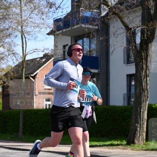 12.04.2026 - 45. Internationalen Wilhelmsburger Insellauf J. Mangold http://msf.ph/oto/9472639 12.04.2026 11:30:40 Ziel 4737, 2480, 3111, 2524, 2475, 2279 meine-sportfotos.de