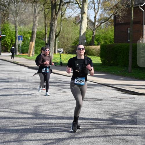 12.04.2026 - 45. Internationalen Wilhelmsburger Insellauf J. Mangold http://msf.ph/oto/9472655 12.04.2026 11:30:57 Ziel 2480, 3111, 2524, 2475, 2279, 3058 meine-sportfotos.de