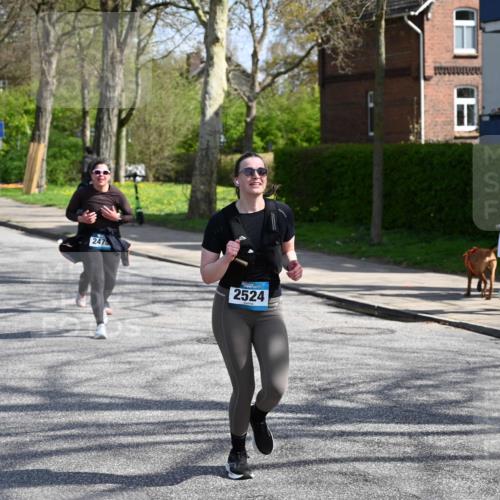 12.04.2026 - 45. Internationalen Wilhelmsburger Insellauf J. Mangold http://msf.ph/oto/9472670 12.04.2026 11:30:58 Ziel 3111, 2524, 2475, 2279, 3058 meine-sportfotos.de
