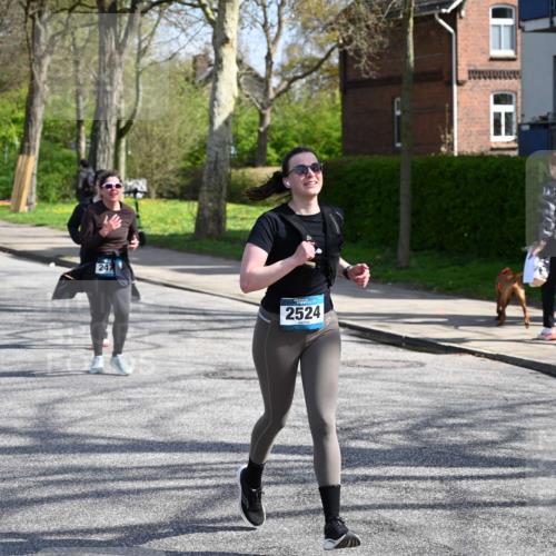 12.04.2026 - 45. Internationalen Wilhelmsburger Insellauf J. Mangold http://msf.ph/oto/9472675 12.04.2026 11:30:58 Ziel 3111, 2524, 2475, 2279, 3058 meine-sportfotos.de