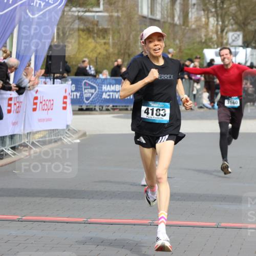 12.04.2026 - 45. Internationalen Wilhelmsburger Insellauf Strokosch-Dieckow http://msf.ph/oto/9472693 12.04.2026 12:53:36 Ziel 2218, 4183, 3749, 3160 meine-sportfotos.de