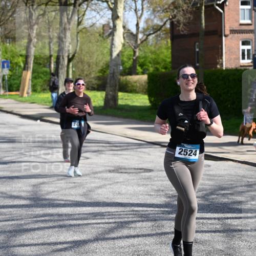 12.04.2026 - 45. Internationalen Wilhelmsburger Insellauf J. Mangold http://msf.ph/oto/9472695 12.04.2026 11:30:58 Ziel 3111, 2524, 2475, 2279, 3058 meine-sportfotos.de