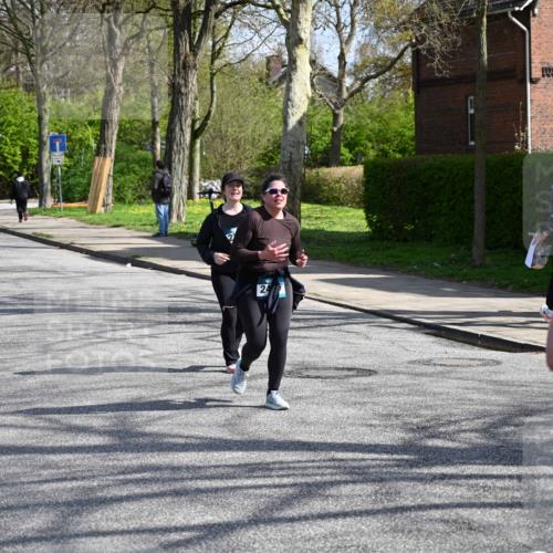 12.04.2026 - 45. Internationalen Wilhelmsburger Insellauf J. Mangold http://msf.ph/oto/9472721 12.04.2026 11:30:59 Ziel 3111, 2524, 2475, 2279, 3058 meine-sportfotos.de