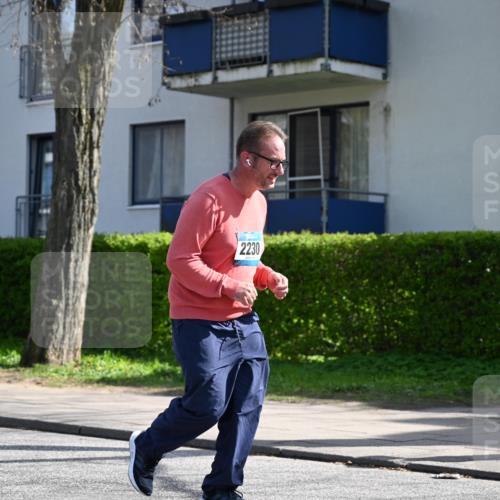 12.04.2026 - 45. Internationalen Wilhelmsburger Insellauf J. Mangold http://msf.ph/oto/9472749 12.04.2026 11:32:50 Ziel 2244, 2245, 3474, 4509, 3474, 4509, 2230, 2233 meine-sportfotos.de