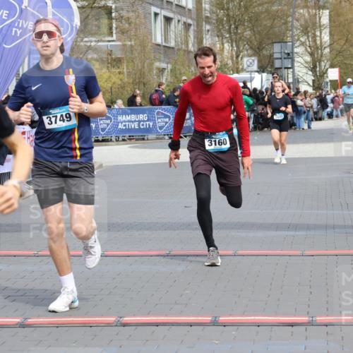 12.04.2026 - 45. Internationalen Wilhelmsburger Insellauf Strokosch-Dieckow http://msf.ph/oto/9472753 12.04.2026 12:53:38 Ziel 4183, 3749, 3160 meine-sportfotos.de