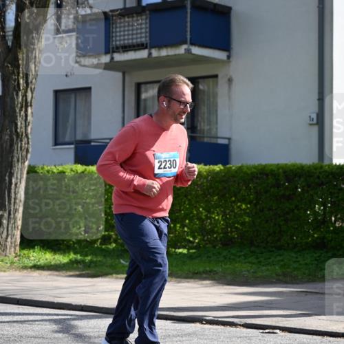12.04.2026 - 45. Internationalen Wilhelmsburger Insellauf J. Mangold http://msf.ph/oto/9472756 12.04.2026 11:32:50 Ziel 2244, 2245, 3474, 4509, 3474, 4509, 2230, 2233 meine-sportfotos.de