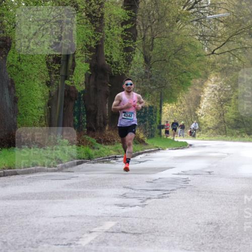 12.04.2026 - 45. Internationalen Wilhelmsburger Insellauf Yannick Fuchs http://msf.ph/oto/9472762 12.04.2026 09:57:43 Laufen 4342 meine-sportfotos.de