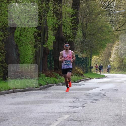 12.04.2026 - 45. Internationalen Wilhelmsburger Insellauf Yannick Fuchs http://msf.ph/oto/9472770 12.04.2026 09:57:43 Laufen 4342 meine-sportfotos.de