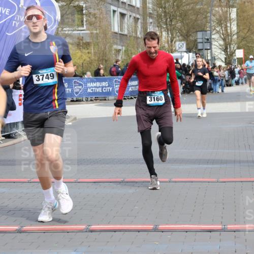 12.04.2026 - 45. Internationalen Wilhelmsburger Insellauf Strokosch-Dieckow http://msf.ph/oto/9472771 12.04.2026 12:53:38 Ziel 4183, 3749, 3160 meine-sportfotos.de