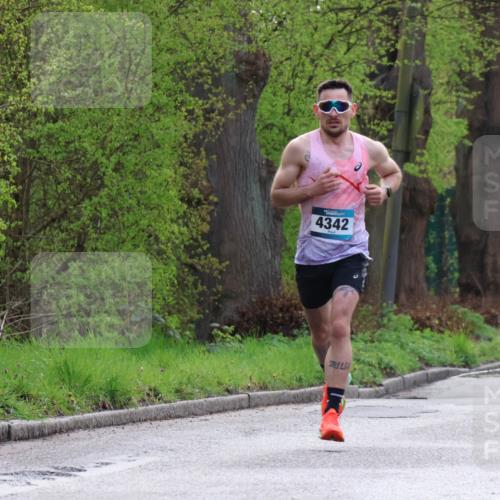 12.04.2026 - 45. Internationalen Wilhelmsburger Insellauf Yannick Fuchs http://msf.ph/oto/9472780 12.04.2026 09:57:45 Laufen 4342, 1166 meine-sportfotos.de