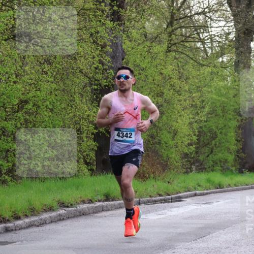 12.04.2026 - 45. Internationalen Wilhelmsburger Insellauf Yannick Fuchs http://msf.ph/oto/9472809 12.04.2026 09:57:48 Laufen 4342 meine-sportfotos.de
