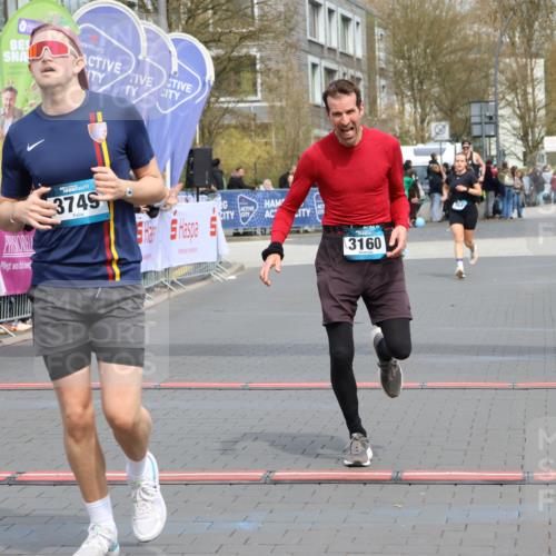 12.04.2026 - 45. Internationalen Wilhelmsburger Insellauf Strokosch-Dieckow http://msf.ph/oto/9472830 12.04.2026 12:53:38 Ziel 4183, 3749, 3160 meine-sportfotos.de