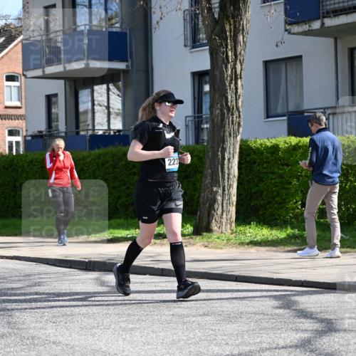 12.04.2026 - 45. Internationalen Wilhelmsburger Insellauf J. Mangold http://msf.ph/oto/9472847 12.04.2026 11:33:12 Ziel 3474, 4509, 2230, 2233, 4939 meine-sportfotos.de