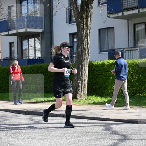 12.04.2026 - 45. Internationalen Wilhelmsburger Insellauf J. Mangold http://msf.ph/oto/9472850 12.04.2026 11:33:12 Ziel 3474, 4509, 2230, 2233, 4939 meine-sportfotos.de