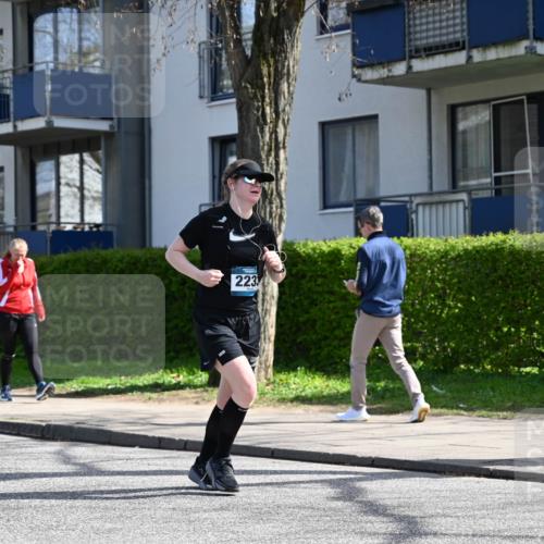 12.04.2026 - 45. Internationalen Wilhelmsburger Insellauf J. Mangold http://msf.ph/oto/9472857 12.04.2026 11:33:12 Ziel 3474, 4509, 2230, 2233, 4939 meine-sportfotos.de