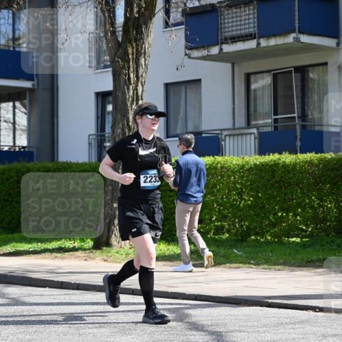 12.04.2026 - 45. Internationalen Wilhelmsburger Insellauf J. Mangold http://msf.ph/oto/9472863 12.04.2026 11:33:13 Ziel 3474, 4509, 2230, 2233, 4939 meine-sportfotos.de