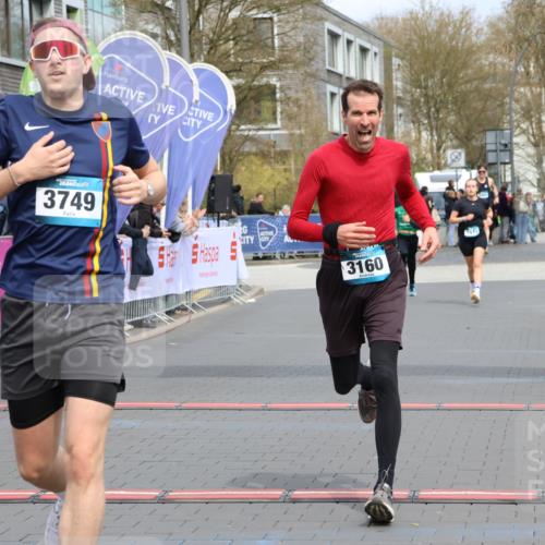 12.04.2026 - 45. Internationalen Wilhelmsburger Insellauf Strokosch-Dieckow http://msf.ph/oto/9472895 12.04.2026 12:53:39 Ziel 4183, 3749, 3160, 5628, 5447 meine-sportfotos.de