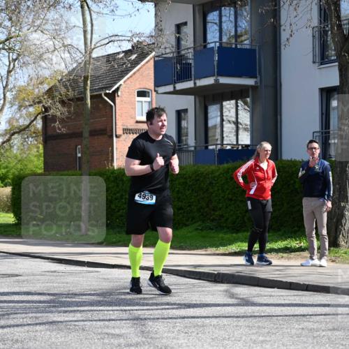 12.04.2026 - 45. Internationalen Wilhelmsburger Insellauf J. Mangold http://msf.ph/oto/9472899 12.04.2026 11:33:18 Ziel 2233, 4939 meine-sportfotos.de