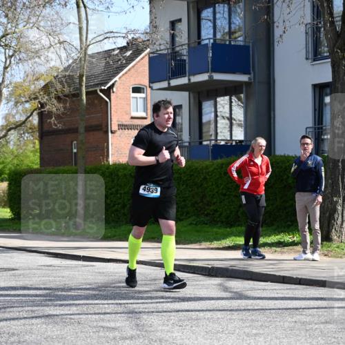 12.04.2026 - 45. Internationalen Wilhelmsburger Insellauf J. Mangold http://msf.ph/oto/9472902 12.04.2026 11:33:18 Ziel 2233, 4939 meine-sportfotos.de