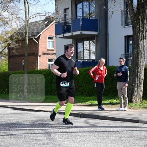 12.04.2026 - 45. Internationalen Wilhelmsburger Insellauf J. Mangold http://msf.ph/oto/9472908 12.04.2026 11:33:18 Ziel 2233, 4939 meine-sportfotos.de
