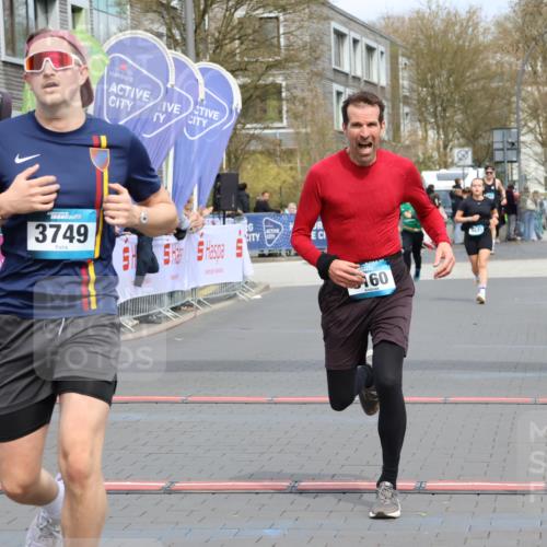 12.04.2026 - 45. Internationalen Wilhelmsburger Insellauf Strokosch-Dieckow http://msf.ph/oto/9472912 12.04.2026 12:53:39 Ziel 4183, 3749, 3160, 5628, 5447 meine-sportfotos.de
