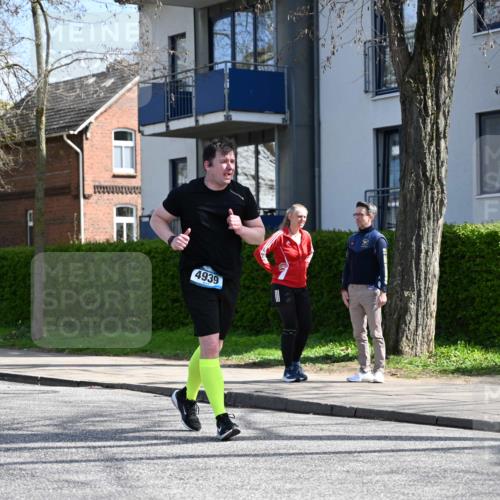 12.04.2026 - 45. Internationalen Wilhelmsburger Insellauf J. Mangold http://msf.ph/oto/9472918 12.04.2026 11:33:19 Ziel 2233, 4939 meine-sportfotos.de