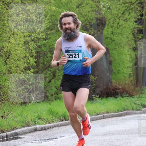 12.04.2026 - 45. Internationalen Wilhelmsburger Insellauf Yannick Fuchs http://msf.ph/oto/9472926 12.04.2026 09:58:45 Laufen 7001, 3521 meine-sportfotos.de
