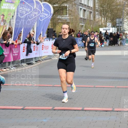 12.04.2026 - 45. Internationalen Wilhelmsburger Insellauf Strokosch-Dieckow http://msf.ph/oto/9472931 12.04.2026 12:53:44 Ziel 5628, 5447, 5464, 5358 meine-sportfotos.de